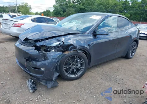 2025 Tesla Model Y Long Range Dual Motor All-Wheel Drive z USA, uszkodzony, nr VIN 7SAYGDEE3SA361379